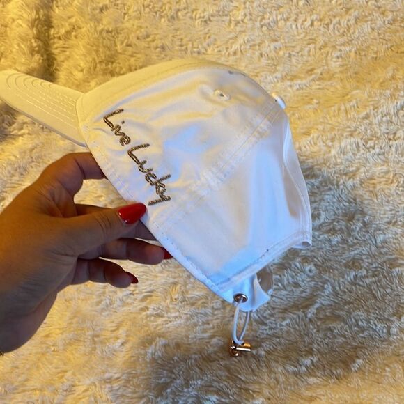 RARE Black clover white baseball cap - Picture 5 of 6